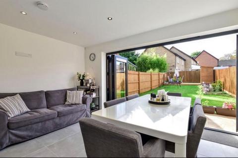 3 bedroom terraced house to rent, Woodside Road, Abbots Langley, WD5