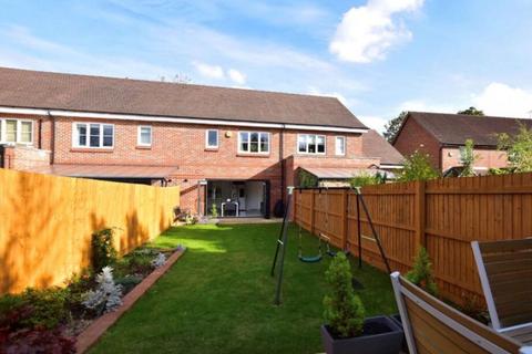 3 bedroom terraced house to rent, Woodside Road, Abbots Langley, WD5