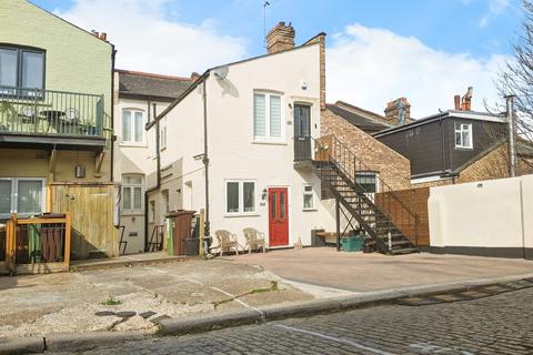 Woodcote Mews, Wallington