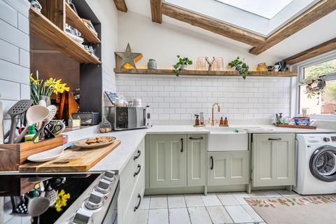 3 bedroom terraced house for sale, Kingshill Road, Kingshill, Swindon, SN1