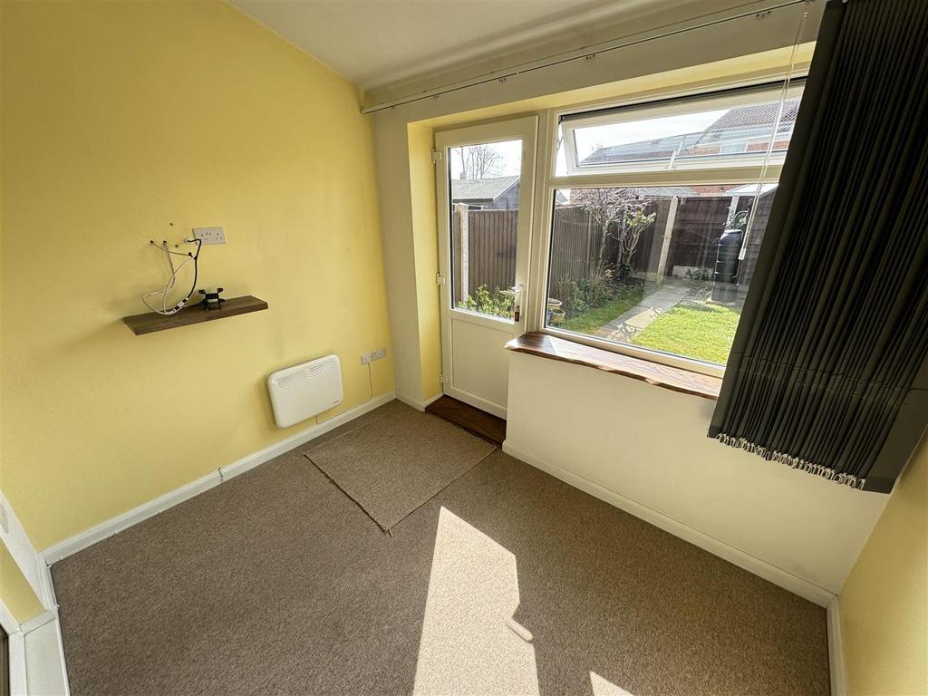 Dining room/sun room