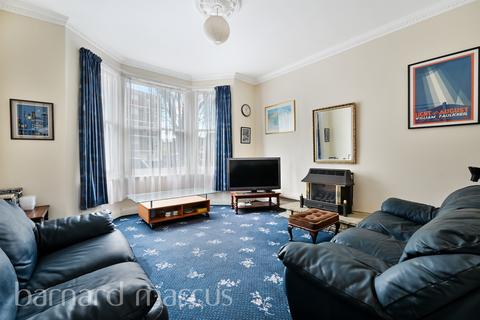 2 bedroom ground floor flat for sale, Holdernesse Road, London