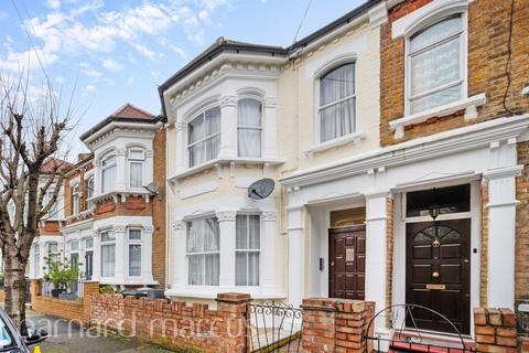 2 bedroom ground floor flat for sale, Holdernesse Road, London