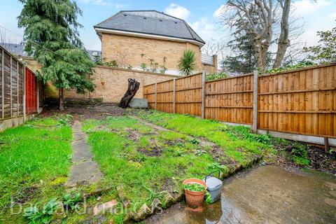 2 bedroom ground floor flat for sale, Holdernesse Road, London