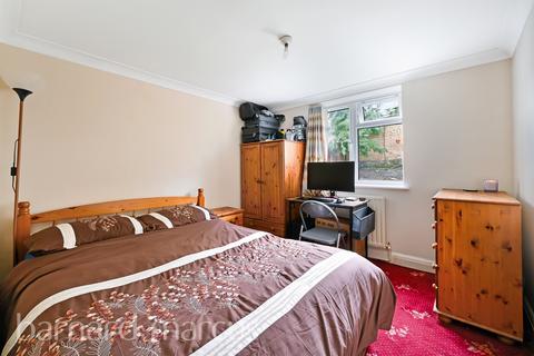2 bedroom ground floor flat for sale, Holdernesse Road, London