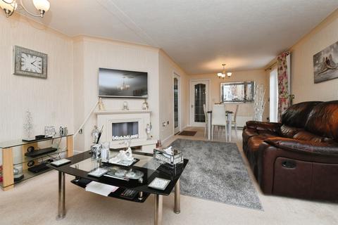 2 bedroom park home for sale, Elm Way, Battlesbridge, Wickford