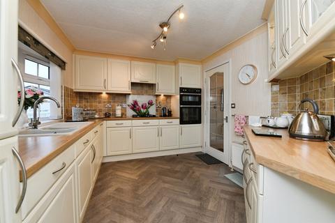 2 bedroom park home for sale, Elm Way, Battlesbridge, Wickford