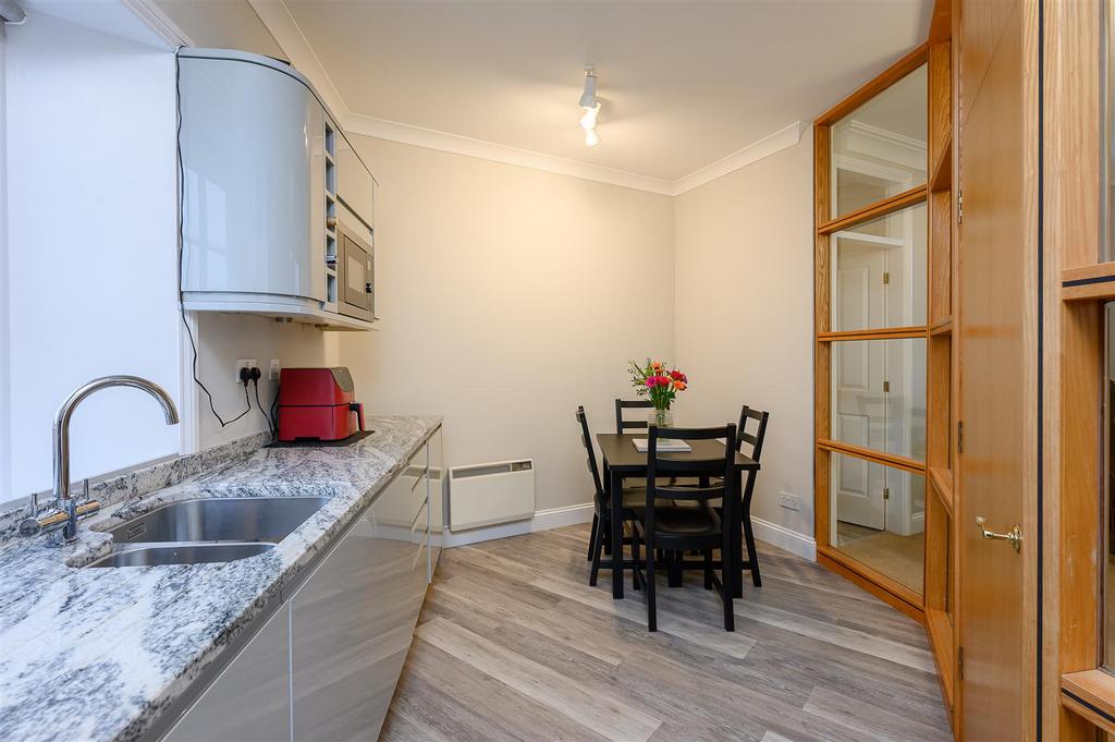 12 Trinity Court-5.jpg