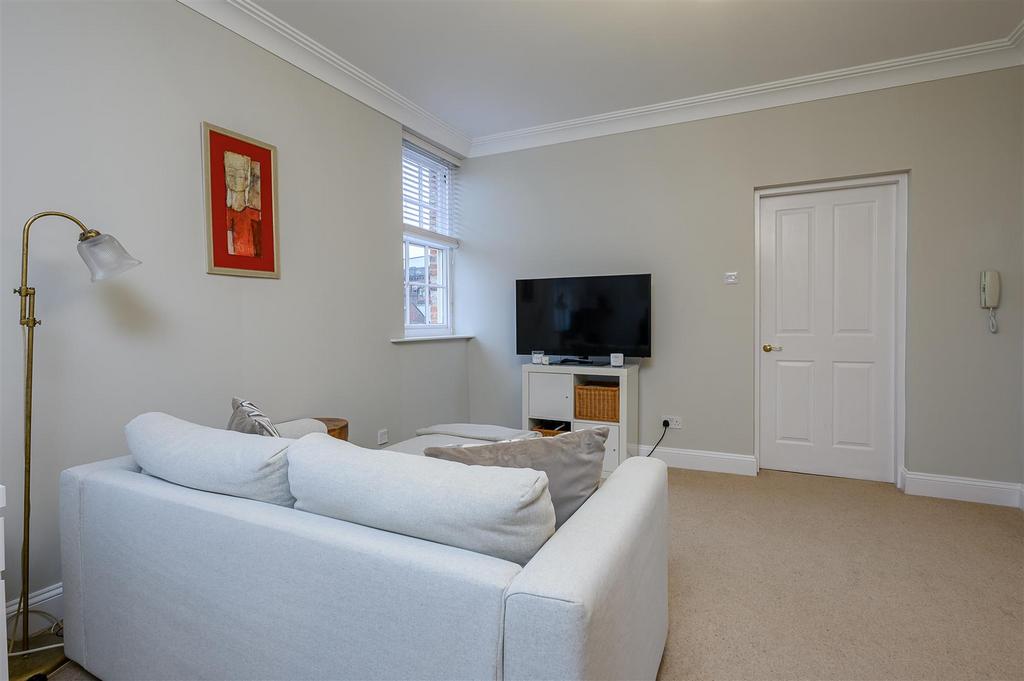 12 Trinity Court-2.jpg