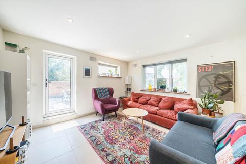 3 bedroom flat to rent, Coulgate Street, London SE4