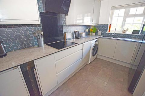 4 bedroom detached house for sale, Embassy Close, Gillingham