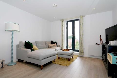 2 bedroom flat to rent, Angus Court, Thame