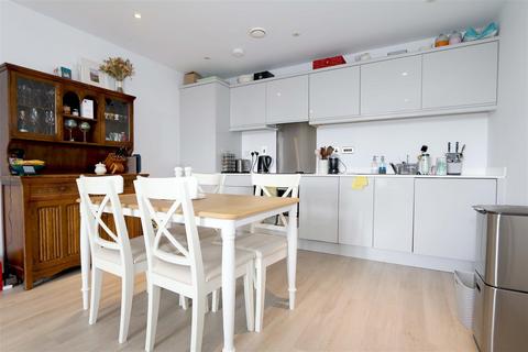 2 bedroom flat to rent, Angus Court, Thame