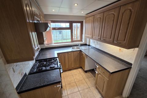 3 bedroom semi-detached house to rent, Woodfort Road, Birmingham B43