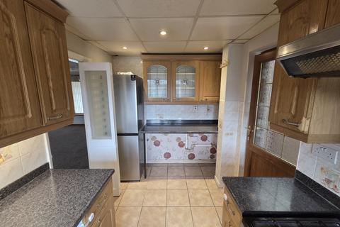 3 bedroom semi-detached house to rent, Woodfort Road, Birmingham B43