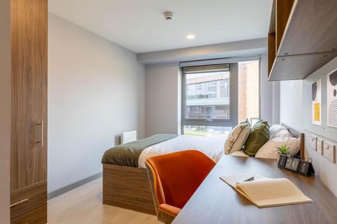 1 bedroom in a flat share to rent, Castlebank Street, Glasgow G11