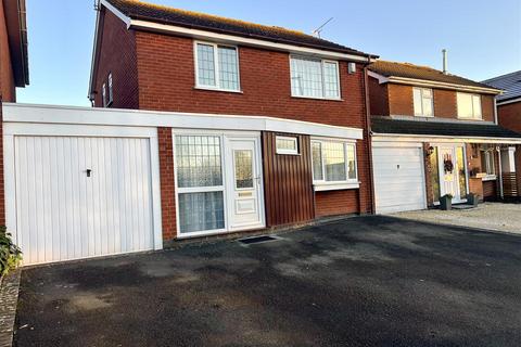 3 bedroom detached house to rent, Pallett Drive, St Nicolas Park