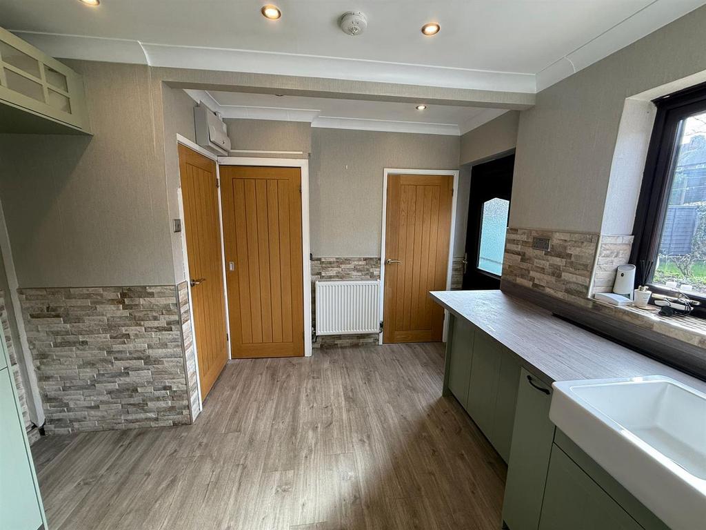 Kitchen 1 .jpeg