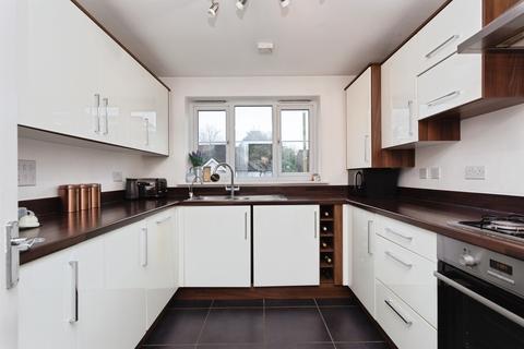2 bedroom apartment for sale, Aldenham Road, Bushey