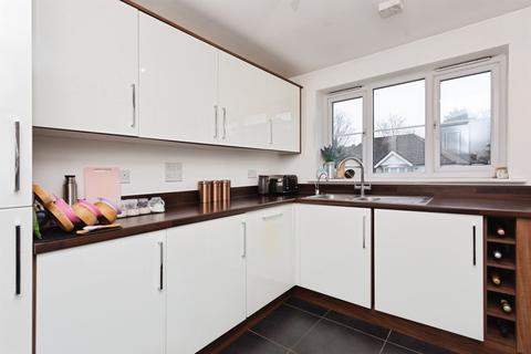 2 bedroom apartment for sale, Aldenham Road, Bushey