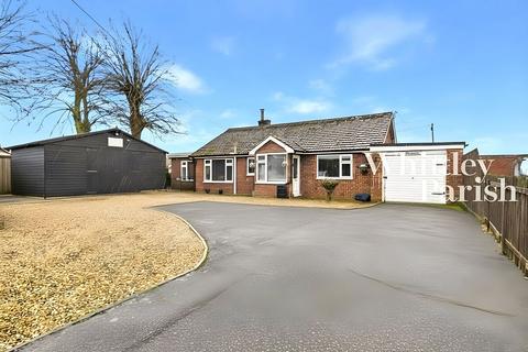 3 bedroom detached bungalow for sale, High Road, Roydon