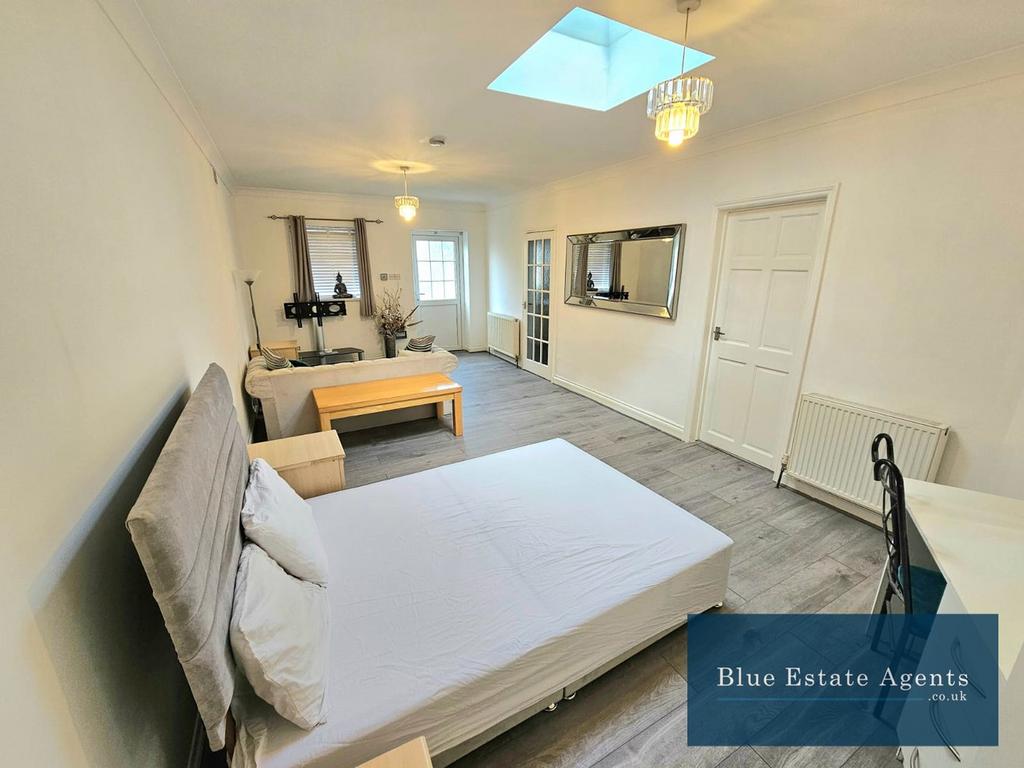 Studio Flat