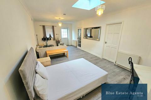 undefined, Sutton Way, Hounslow, TW5