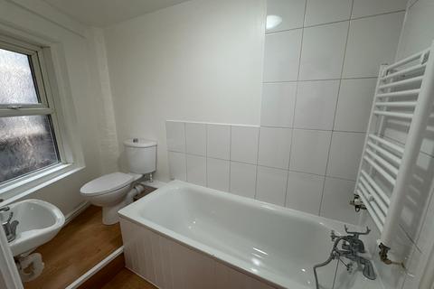 2 bedroom flat to rent, Viking House, Cliftonville, Margate, CT9