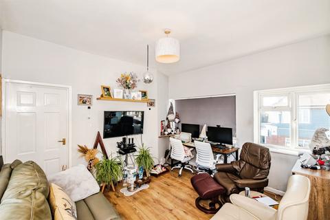 2 bedroom flat for sale, South Street, Lancing