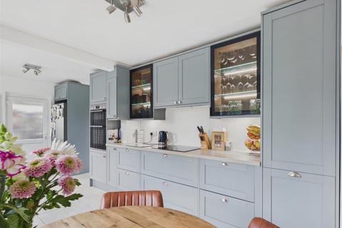 3 bedroom semi-detached house for sale, Heathlands Close, Malvern