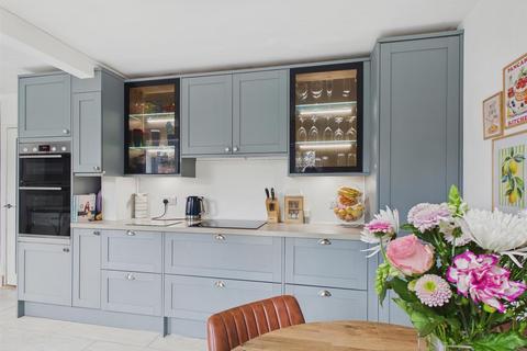 3 bedroom semi-detached house for sale, Heathlands Close, Malvern