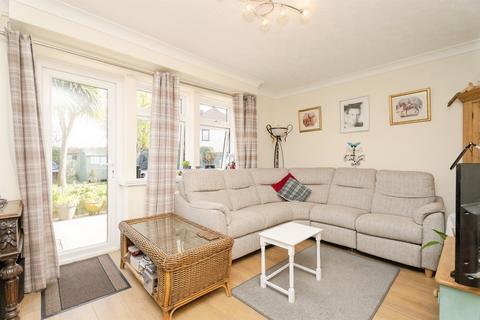 undefined, Elizabeth Crescent, Holt