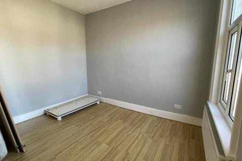 3 bedroom terraced house to rent, Huxley Road, London N18