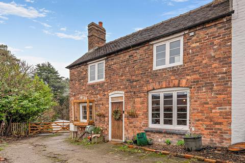 3 bedroom end of terrace house for sale, Main Road, Ketley Bank TF2