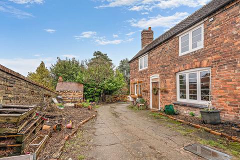 3 bedroom end of terrace house for sale, Main Road, Ketley Bank TF2
