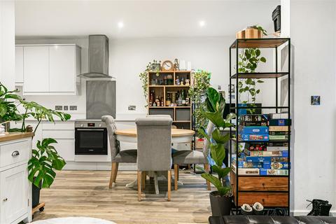 3 bedroom end of terrace house for sale, Station Road, Kingston Upon Thames KT2