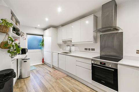 3 bedroom end of terrace house for sale, Station Road, Kingston Upon Thames KT2