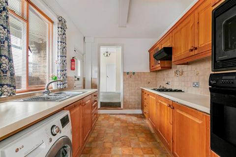 3 bedroom maisonette to rent, West Street, Harrow HA1 3ES