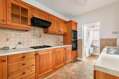 3 bedroom maisonette to rent, West Street, Harrow HA1 3ES