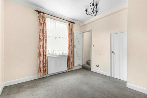 3 bedroom maisonette to rent, West Street, Harrow HA1 3ES