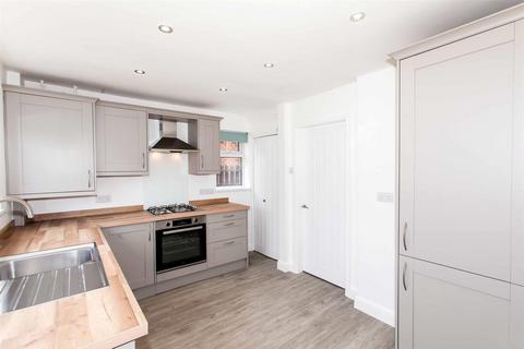 3 bedroom semi-detached house to rent, Carter Lane West, Shirebrook, NG20