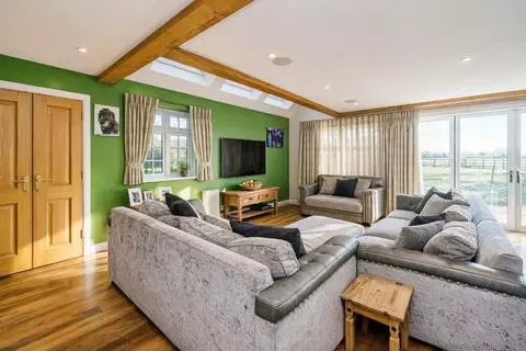 6 bedroom detached house for sale – pohled 3