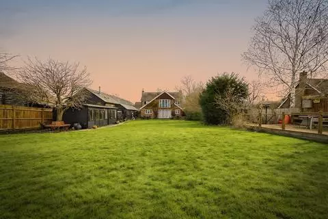 6 bedroom detached house for sale – pohled 4
