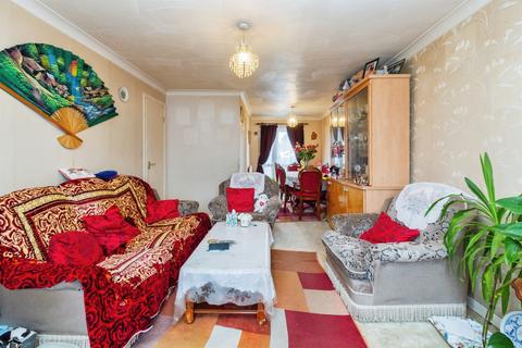 3 bedroom end of terrace house for sale, Picasso Place, Aylesbury