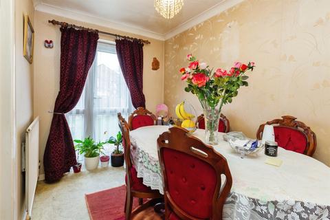 3 bedroom end of terrace house for sale, Picasso Place, Aylesbury