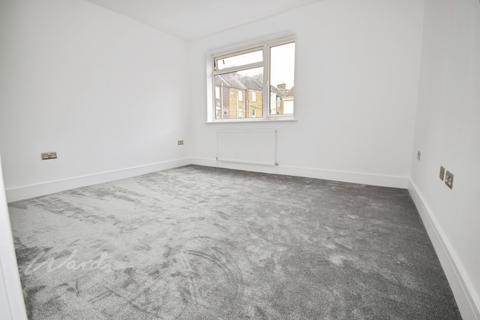 3 bedroom terraced house to rent, Church Street Rochester ME1