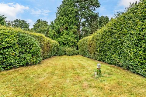 4 bedroom semi-detached house for sale, Snatts Hill, Oxted