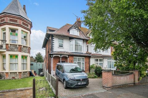 4 bedroom semi-detached house for sale, Vista Road, Clacton-On-Sea