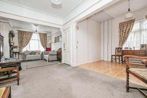 4 bedroom semi-detached house for sale, Vista Road, Clacton-On-Sea