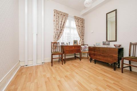 4 bedroom semi-detached house for sale, Vista Road, Clacton-On-Sea